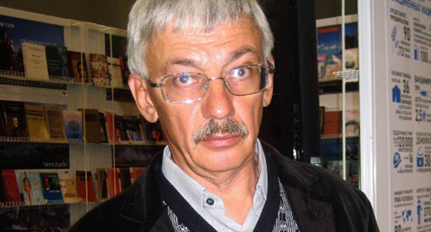 Олег Орлов у стенда "Права человека" на 25-й Московской международной книжной выставке. 6 сентября 2012 г. Фото Олега Краснова для "Кавказского узла"