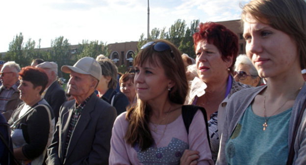 Участники митинга против повышения тарифов ЖКХ и ликвидации рынков. Волгоградская область, Волжский, 9 сентября 2012 г. Фото Татьяны Филимоновой для "Кавказского узла"