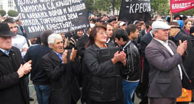 Дагестан. Общереспубликанский антикоррупционный митинг на площади Ленина в Махачкале. 3 октября 2011 г. Фото Патимат Махмудовой для "Кавказского узла"