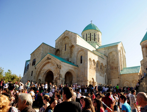 Грузия, Кутаиси, 16 сентября 2012 г. Открытие обновленного храма Баграта. Фото пресс-службы президента Грузии, http://www.president.gov.ge Грузия, Кутаиси, 16 сентября 2012 г. Открытие обновленного храма Баграта. Фото пресс-службы президента Грузии, http://www.president.gov.ge