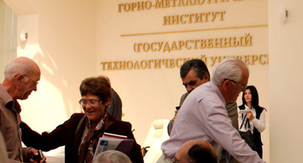 Международный научный форум "Ледник Колка: наблюдения, исследования, прогнозы" открылся во Владикавказе. Северная Осетия, 18 сентября 2012 г. Фото Эммы Марзоевой для "Кавказского узла" Международный научный форум "Ледник Колка: наблюдения, исследования, прогнозы" открылся во Владикавказе. Северная Осетия, 18 сентября 2012 г. Фото Эммы Марзоевой для "Кавказского узла"