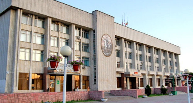 Здание администрации Новочеркасска. Фото http://novocherkassk.net Здание администрации Новочеркасска. Фото http://novocherkassk.net