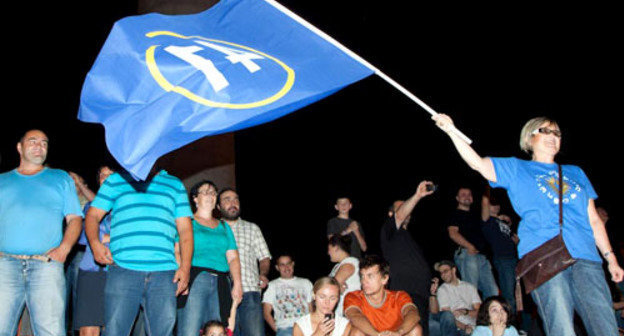 Ликующие сторонники "Грузинской мечты". Тбилиси, 2 октября 2012 г. Фото Азиза Каримова для "Кавказского узла" Ликующие сторонники "Грузинской мечты". Тбилиси, 2 октября 2012 г. Фото Азиза Каримова для "Кавказского узла"