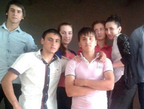 Азамат Алиев среди одноклассников. Фото http://fedpost.ru Азамат Алиев среди одноклассников. Фото http://fedpost.ru