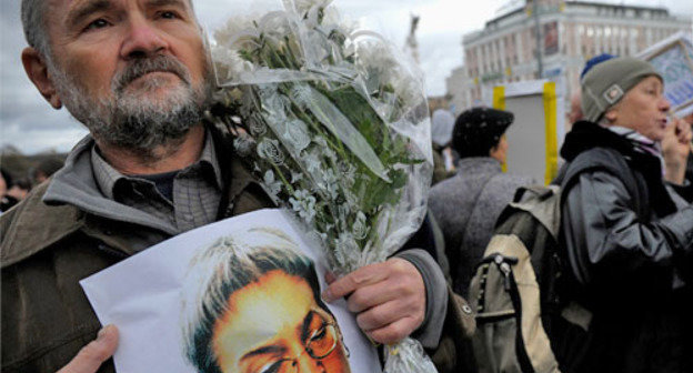 Пикет памяти Анны Политковской в Новопушкинском сквере. Москва, 7 октября 2012 г. Фото: Антон Тушин/Ridus.ru Пикет памяти Анны Политковской в Новопушкинском сквере. Москва, 7 октября 2012 г. Фото: Антон Тушин/Ridus.ru