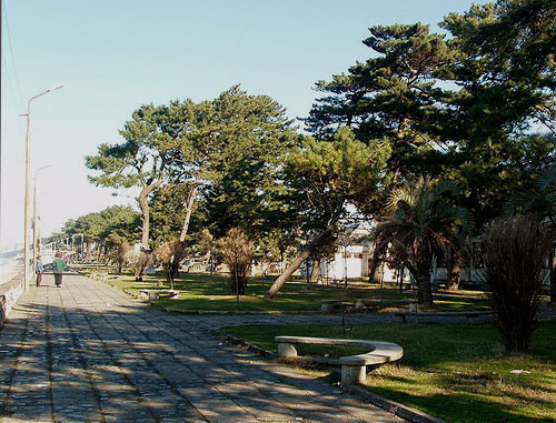 Набережная Кобулетти в Аджарии. Фото http://ru.wikipedia.org Набережная Кобулетти в Аджарии. Фото http://ru.wikipedia.org