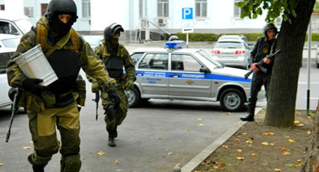Спецоперация в Нальчике. Кабардино-Балкария, 12 октября 2012 г. Фото Людмилы Маратовой для "Кавказского узла" Спецоперация в Нальчике. Кабардино-Балкария, 12 октября 2012 г. Фото Людмилы Маратовой для "Кавказского узла"