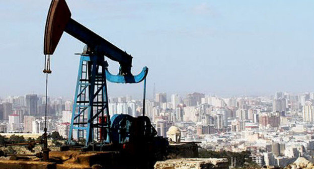 Добыча нефти глубинным насосом. Фото: Gulustan, http://ru.wikipedia.org Добыча нефти глубинным насосом. Фото: Gulustan, http://ru.wikipedia.org