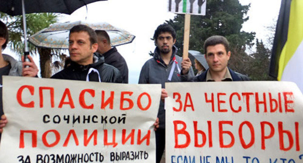 Виталий Небиериздзе (слева). Сочи, октябрь 2012 г. Фото Светланы Кравченко для "Кавказского узла" Виталий Небиериздзе (слева). Сочи, октябрь 2012 г. Фото Светланы Кравченко для "Кавказского узла"