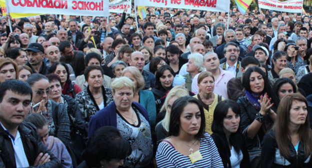 Митинг партии "Патриоты России" прошел на площади у Осетинского театра. Северная Осетия, Владикавказ, 16 октября 2012 г. Фото Эммы Марзоевой для "Кавказского узла" Митинг партии "Патриоты России" прошел на площади у Осетинского театра. Северная Осетия, Владикавказ, 16 октября 2012 г. Фото Эммы Марзоевой для "Кавказского узла"