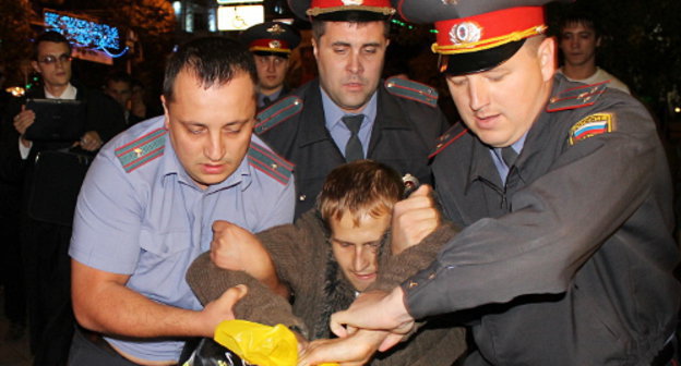 Задержание Алексея Мандригели. Краснодар, 16 октября 2012 г. Фото Никиты Серебрянникова для "Кавказского узла"