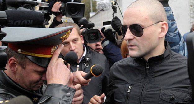 Сергей Удальцов у здания СК в Москве. Фото: Антон Тушин/Ridus.ru Сергей Удальцов у здания СК в Москве. Фото: Антон Тушин/Ridus.ru