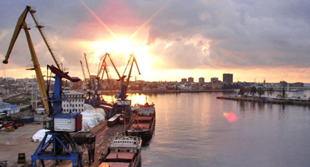 Морской порт в Батуми. Фото http://ru.wikipedia.org Морской порт в Батуми. Фото http://ru.wikipedia.org