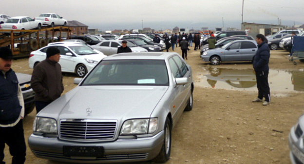 Старый авторынок на трассе Махачкала-Каспийск. Март 2012 г. Фото: http://dag-auto.ru