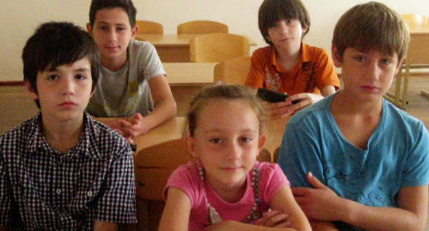 Дети сирийских репатриантов - учащиеся лице-интерната. Абхазия, Сухум, октябрь 2012 г.Фото Анжелы Кучуберия для "Кавказского узла" Дети сирийских репатриантов - учащиеся лице-интерната. Абхазия, Сухум, октябрь 2012 г.Фото Анжелы Кучуберия для "Кавказского узла"