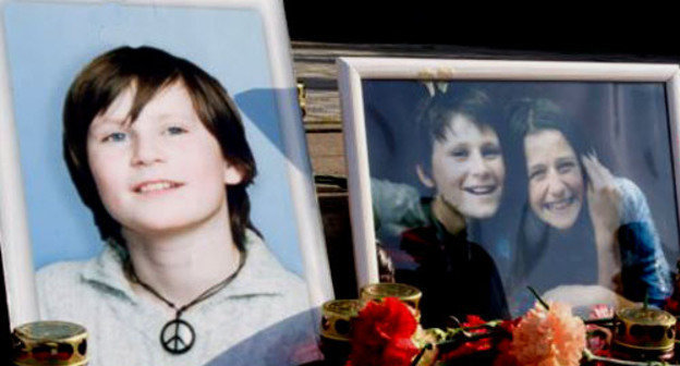 Акция памяти погибших заложников на Дубровке. Фото www.svobodanews.ru (RFE/RL) Акция памяти погибших заложников на Дубровке. Фото www.svobodanews.ru (RFE/RL)