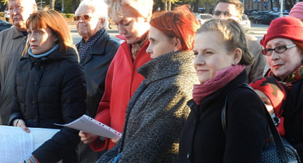 Волгоград, 2 ноября 2012 года. Митинг против сноса  19-й школы Центрального района. Фото Татьяны Филимоновой для "Кавказского узла"