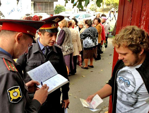 Пикет у офиса партии "Яблоко" в Краснодаре. 1 октября 2012 г. Фото Игоря Харченко Пикет у офиса партии "Яблоко" в Краснодаре. 1 октября 2012 г. Фото Игоря Харченко