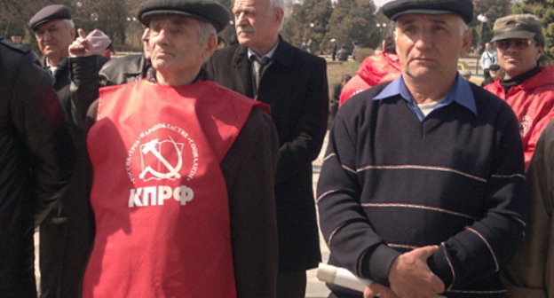 Коммунисты Дагестана на митинге. Махачкала, 2012 г. Фото Патимат Махмудовой для "Кавказского узла" Коммунисты Дагестана на митинге. Махачкала, 2012 г. Фото Патимат Махмудовой для "Кавказского узла"