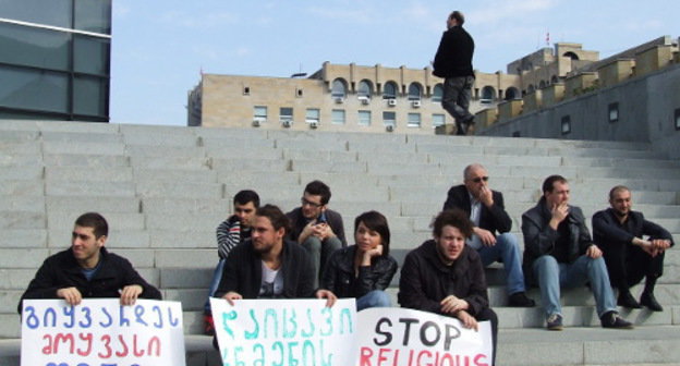 Участники акции против религиозной нетерпимости. Тбилиси, 5 ноября 2012 г. Фото Эдиты Бадасян для "Кавказского узла"