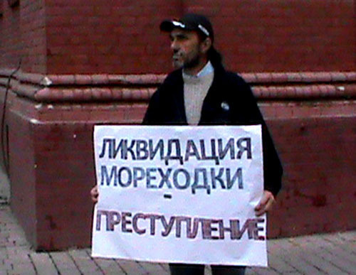 Михаил Анисенко во время пикета против ликвидации филиала Морского университета. Астрахань, 7 ноября 2012 г. Фото Елены Гребенюк для "Кавказского узла" Михаил Анисенко во время пикета против ликвидации филиала Морского университета. Астрахань, 7 ноября 2012 г. Фото Елены Гребенюк для "Кавказского узла"