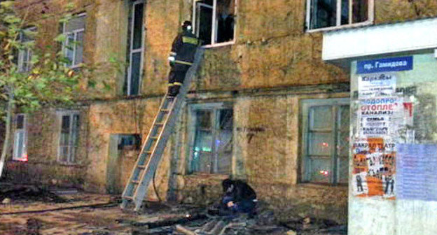 Сгорело жилое двухэтажное здание. Махачкала, 13 ноября 2012 г. Фото Наби Гитинова для "Кавказского узла" Сгорело жилое двухэтажное здание. Махачкала, 13 ноября 2012 г. Фото Наби Гитинова для "Кавказского узла"
