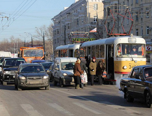 Трамвайная остановка в Москве. Фото: http://proboknet.livejournal.com Трамвайная остановка в Москве. Фото: http://proboknet.livejournal.com