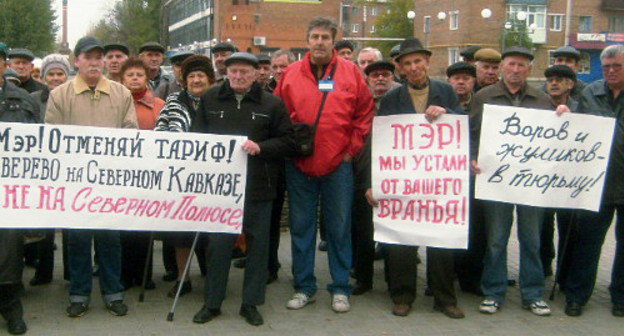 Пикет жителей Зверева против завышенных тарифов на ЖКХ. Ростовская область, 25 октября 2012 г. Фото предоставлено организаторами мероприятия