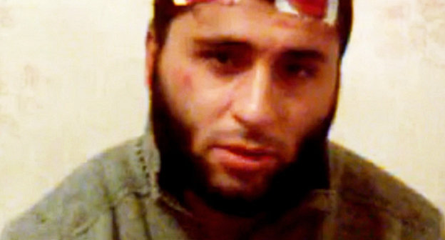 Алаудин Асланов рассказывает о похищении. Кадр из видеозаписи, выложенной на Youtube 22 ноября 2012 г. Алаудин Асланов рассказывает о похищении. Кадр из видеозаписи, выложенной на Youtube 22 ноября 2012 г.