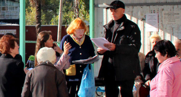 Сход граждан микрорайона "Малый Ахун" в Сочи. Краснодарский край, 25 ноября 2012 г. Фото Светланы Кравченко для "Кавказского узла" Сход граждан микрорайона "Малый Ахун" в Сочи. Краснодарский край, 25 ноября 2012 г. Фото Светланы Кравченко для "Кавказского узла"