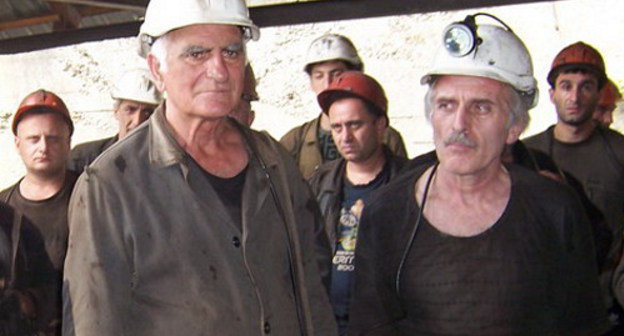Шахтеры в Ткибули, 2010 г. Фото: http://www.mes.gov.ge Шахтеры в Ткибули, 2010 г. Фото: http://www.mes.gov.ge