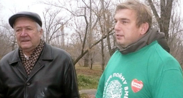 Волгоград, 29 ноября 2012 г. Участники пикета против вырубки деревьев в парковой зоне. Фото Татьяны Филимоновой для "Кавказского узла" Волгоград, 29 ноября 2012 г. Участники пикета против вырубки деревьев в парковой зоне. Фото Татьяны Филимоновой для "Кавказского узла"