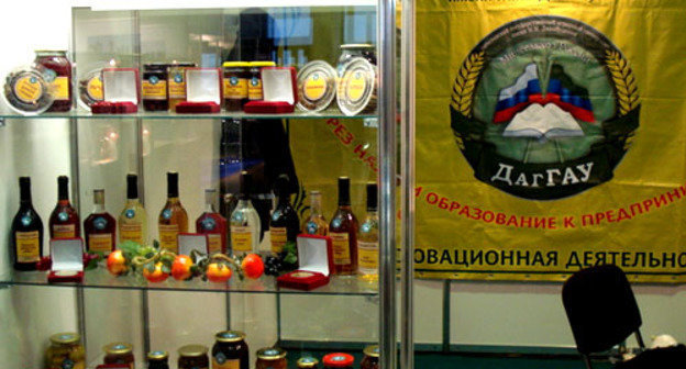 Продукция Дагестанского аграрного университета, представленная на выставке "ПЕТЕРФУД - 2012". Фото http://www.riadagestan.ru/ Продукция Дагестанского аграрного университета, представленная на выставке "ПЕТЕРФУД - 2012". Фото http://www.riadagestan.ru/