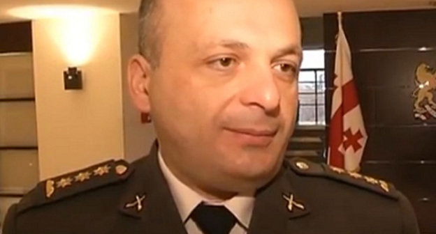 Ираклий Дзнеладзе. Кадр видеосъемки с официального сайта Министерства обороны Грузии, http://www.mod.gov.ge Ираклий Дзнеладзе. Кадр видеосъемки с официального сайта Министерства обороны Грузии, http://www.mod.gov.ge