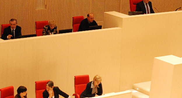 Пленарное заседание парламента Грузии 5 декабря 2012 г. Фото: http://www.parliament.ge Пленарное заседание парламента Грузии 5 декабря 2012 г. Фото: http://www.parliament.ge