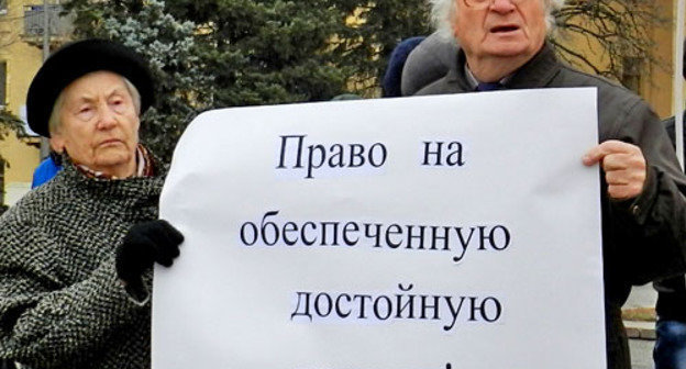 Пикет, посвященный Дню конституции СССР 1936 года. Волгоград, 5 декабря 2012 г. Фото Татьяны Филимоновой для "Кавказского узла" Пикет, посвященный Дню конституции СССР 1936 года. Волгоград, 5 декабря 2012 г. Фото Татьяны Филимоновой для "Кавказского узла"