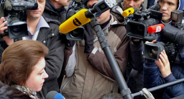 Оксана Михалкина дает интервью журналистам. Москва, 27 ноября 2012 г. Фото Юлии Буславской для "Кавказского узла" Оксана Михалкина дает интервью журналистам. Москва, 27 ноября 2012 г. Фото Юлии Буславской для "Кавказского узла"