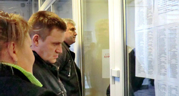 Списки, записавшихся на прием к Александру Бастрыкину. Краснодар, 6 декабря 2012 г. Фото Натальи Дорохиной для "Кавказского узла" Списки, записавшихся на прием к Александру Бастрыкину. Краснодар, 6 декабря 2012 г. Фото Натальи Дорохиной для "Кавказского узла"