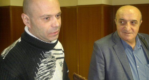 Дмитрий Павлюченков и его адвокат Карен Нерсесян в Мосгорсуде. 12 декабря 2012 г. Фото Юлии Буславской для "Кавказского узла" Дмитрий Павлюченков и его адвокат Карен Нерсесян в Мосгорсуде. 12 декабря 2012 г. Фото Юлии Буславской для "Кавказского узла"