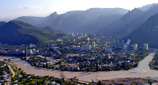 Город Карачаевск, Карачаево-Черкессия. Фото http://commons.wikimedia.org Город Карачаевск, Карачаево-Черкессия. Фото http://commons.wikimedia.org