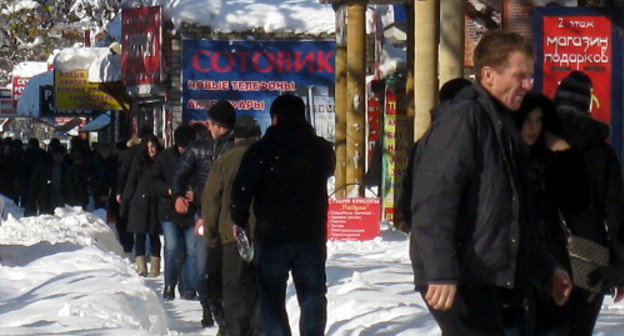 На улицах Махачкалы после снегопада. 17 декабря 2012 г. Фото Тимура Исаева для "Кавказского узла"