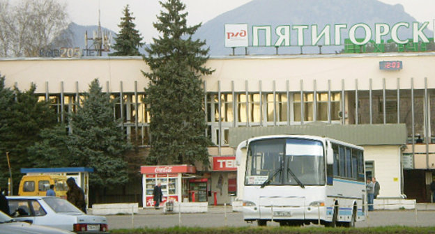 Пятигорск, площадь перед железнодорожным вокзалом. Ноябрь 2012 г. Фото Татьяны Мочаловой для "Кавказского узла"