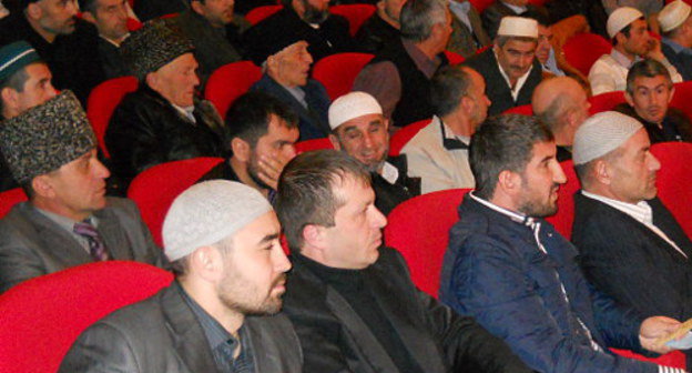 Делегаты съезда мусульман Адыгеи и Краснодарского края. Майкоп, 24 ноября 2012 г. Фото Олега Чалого для "Кавказского узла" Делегаты съезда мусульман Адыгеи и Краснодарского края. Майкоп, 24 ноября 2012 г. Фото Олега Чалого для "Кавказского узла"