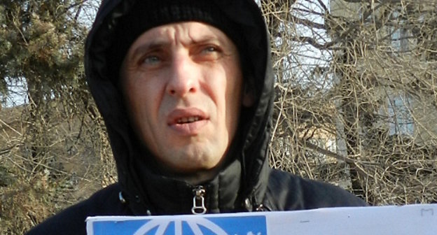 Участник пикета в защиту трудовых прав заключенных Алексей Почевалов. Волгоград, 22 декабря 2012 г. Фото Татьяны Филимоновой для "Кавказского узла"