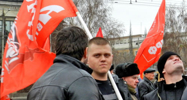 Представители регионального Союза автомобилистов присутствовали на митинге, посвященный девяностолетию со дня образования СССР. Волгоград, 29 декабря 2012 г. Фото Татьяны Филимоновой для "Кавказского узла" Представители регионального Союза автомобилистов присутствовали на митинге, посвященный девяностолетию со дня образования СССР. Волгоград, 29 декабря 2012 г. Фото Татьяны Филимоновой для "Кавказского узла"