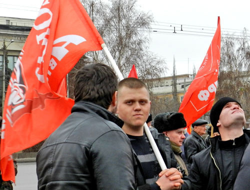 Представители регионального Союза автомобилистов присутствовали на митинге, посвященный девяностолетию со дня образования СССР. Волгоград, 29 декабря 2012 г. Фото Татьяны Филимоновой для "Кавказского узла"