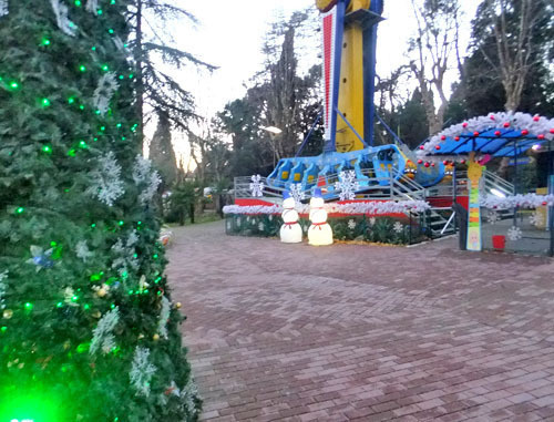 Новогодняя елка в парке "Ривьера". Сочи,30 декабря 2012 г. Фото Светланы Кравченко для "Кавказского узла" Новогодняя елка в парке "Ривьера". Сочи,30 декабря 2012 г. Фото Светланы Кравченко для "Кавказского узла"