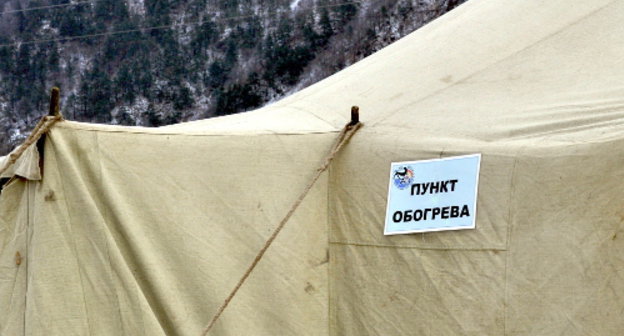 Пункт обогрева у КПП "Верхний Ларс". Северная Осетия, 24 декабря 2012 г. Фото пресс-службы ГУ МЧС Северной Осетии, http://www.15.mchs.gov.ru Пункт обогрева у КПП "Верхний Ларс". Северная Осетия, 24 декабря 2012 г. Фото пресс-службы ГУ МЧС Северной Осетии, http://www.15.mchs.gov.ru