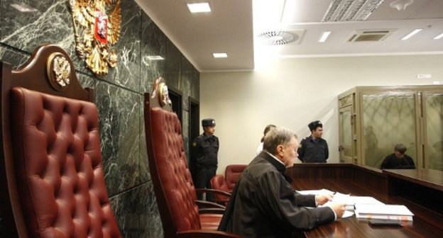 Краснодарский краевой суд, на одном из заседаний по делу о массовом убийстве в Кущевской. Декабрь 2011 г. Фото: Геннадий Аносов/Югополис, http://www.yugopolis.ru Краснодарский краевой суд, на одном из заседаний по делу о массовом убийстве в Кущевской. Декабрь 2011 г. Фото: Геннадий Аносов/Югополис, http://www.yugopolis.ru