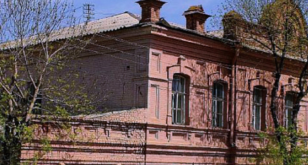 Астрахань, Покровская площадь, д.1, к.1. Здание, в котором располагается "Центр сестринского ухода". Фото: http://astrakhan.vsedomarossii.ru Астрахань, Покровская площадь, д.1, к.1. Здание, в котором располагается "Центр сестринского ухода". Фото: http://astrakhan.vsedomarossii.ru